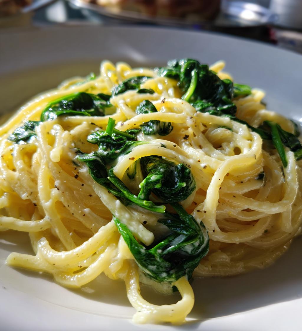 Pasta with Spinach and Lemon Cream Sauce